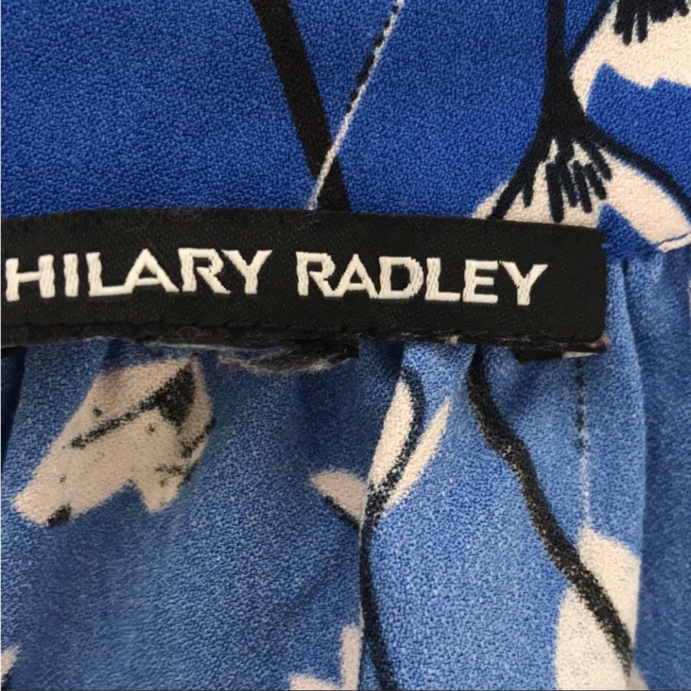 Hilary Radley V-Neck Floral Top
Short Sleeve
Size Medium - Picture 6 of 7